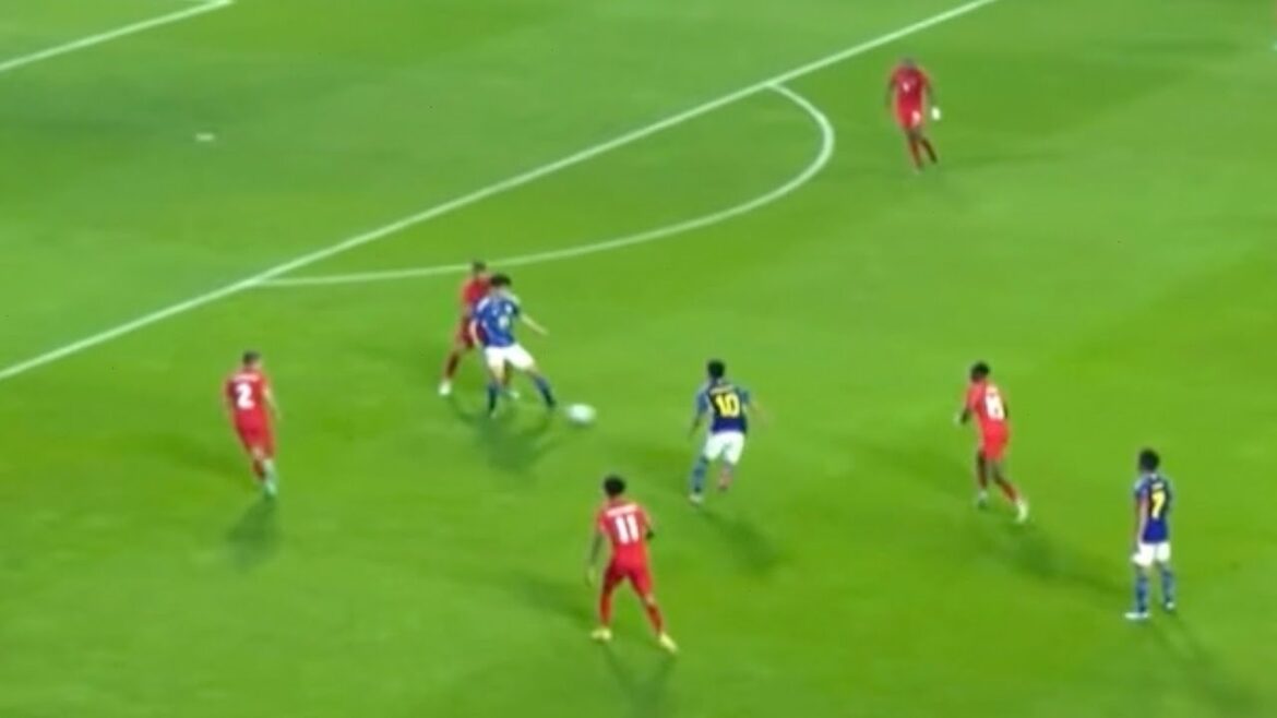 Takumi Minamino tire comme un mensonge