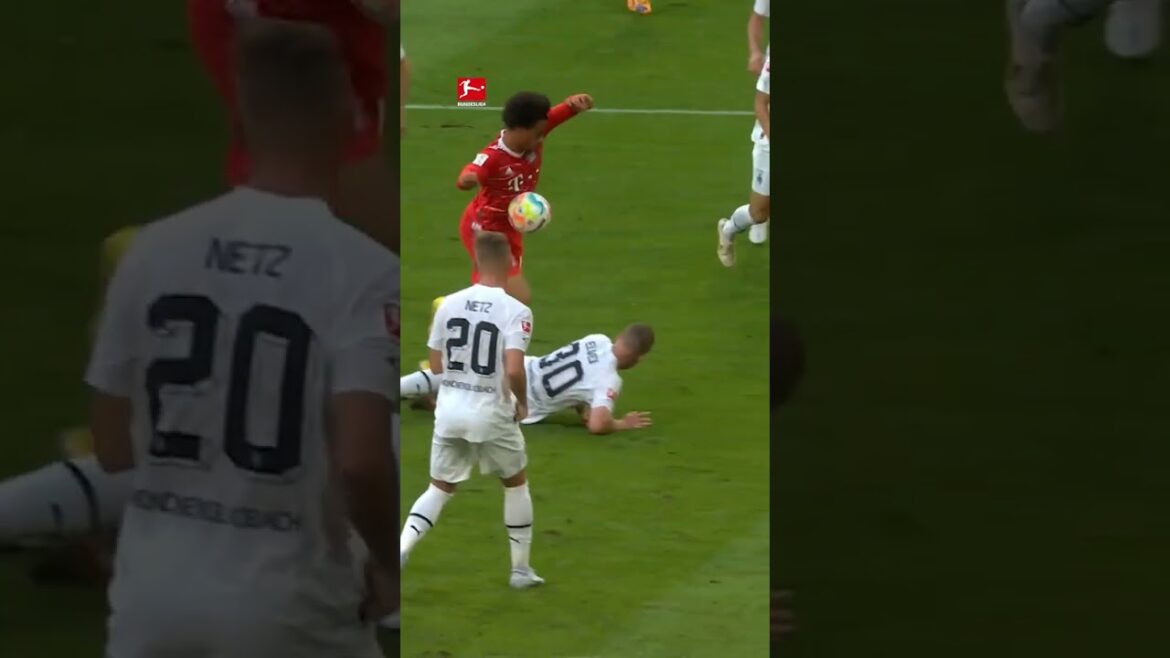 200 IQ Move 🤯 Kō Itakura vs. Leroy Sané 200 IQ Move 🤯 Kō Itakura vs. Leroy Sané