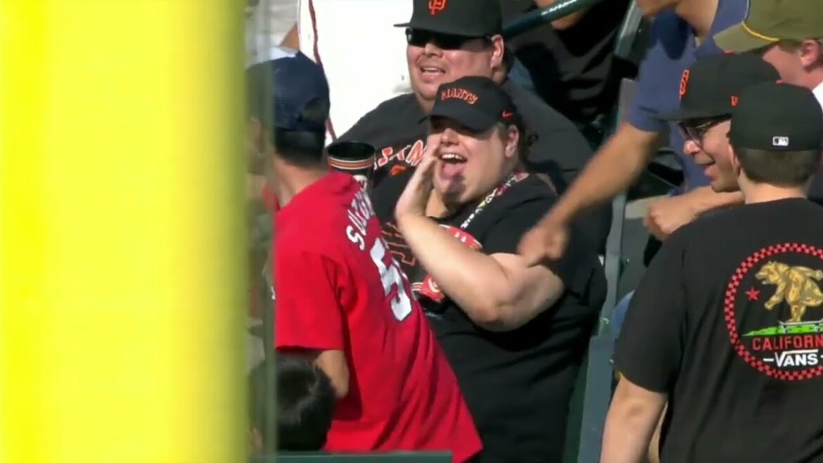 Seiya Suzuki donne des balles aux fans de Carp à San Francisco !