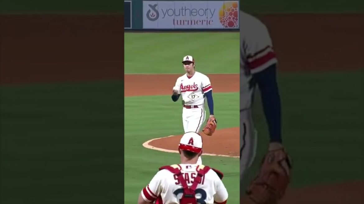 Il est juste en train de s'en aller maintenant (réflexes RAPIDES de Shohei Ohtani !!)