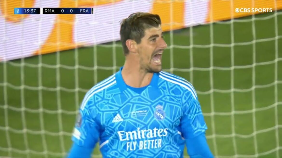 Thibaut Courtois arrête Daichi Kamada en finale de la Super Coupe |  Real Madrid contre Eintracht Francfort