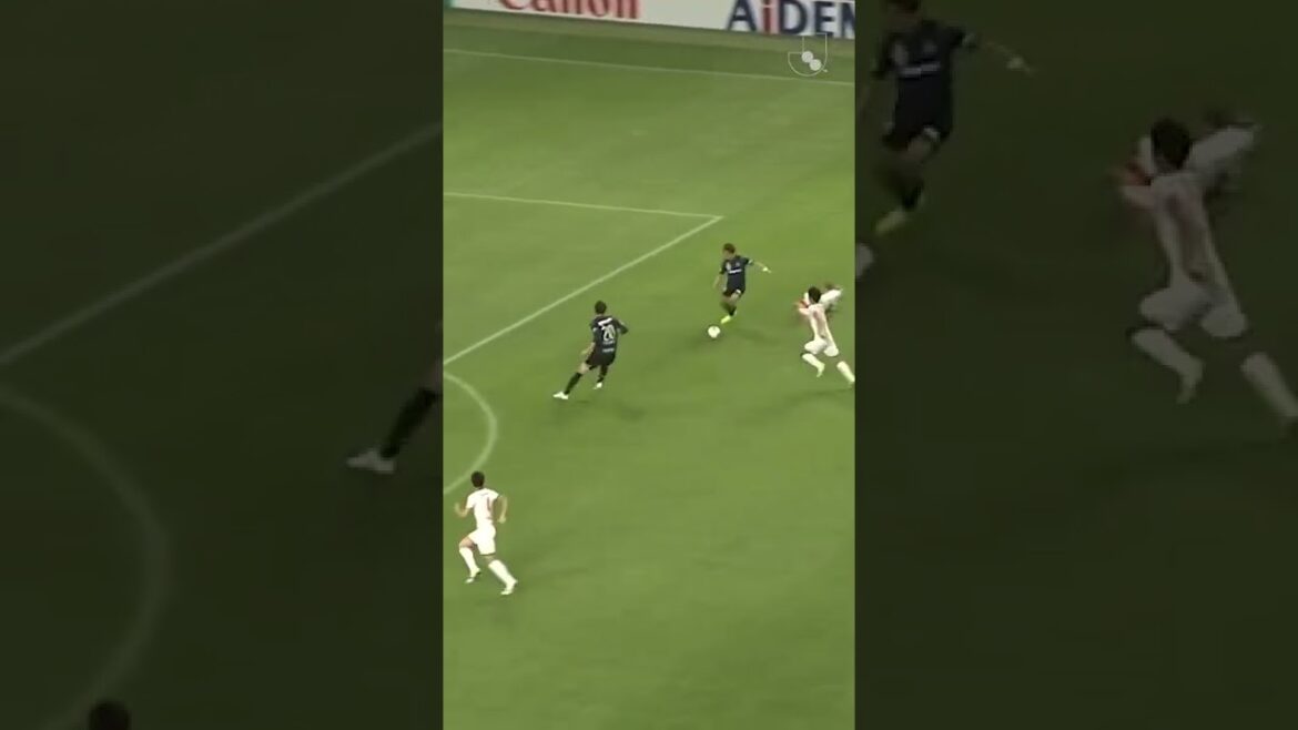 GOALLLL pour le Japon 🇯🇵 de Ritsu Doan !!!!  Et c'est l'un des plus beaux buts du garçon de Gamba en J.LEAGUE