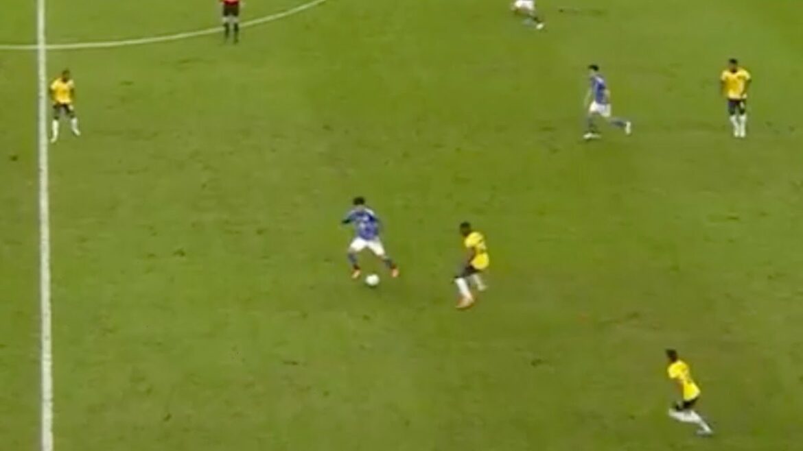 Takumi Minamino perd le ballon comme un mensonge