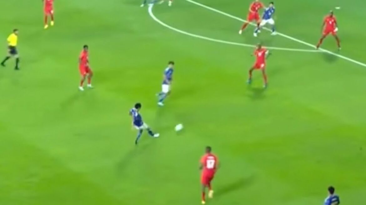 Mt. Shibasaki faisant une passe verticale que je n'ai vue que sur PES