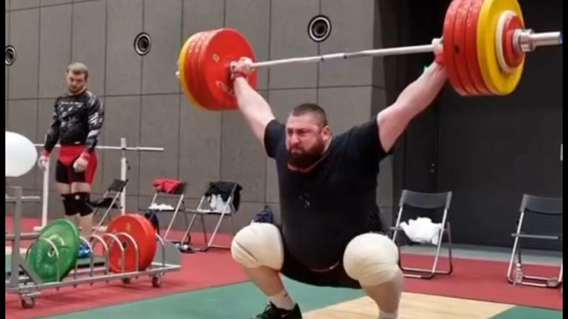 Lasha Talakhadze 🇬🇪 – 220 kg Snatch – Salle d'entraînement olympique de Tokyo 2020 – Hommes +109 kg