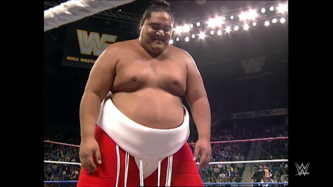 Yokozuna fait ses débuts à la WWE: WWE Superstars, 31 octobre 1992
