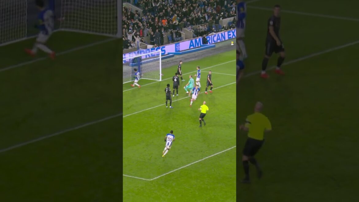 Kaoru Mitoma marque contre Arsenal