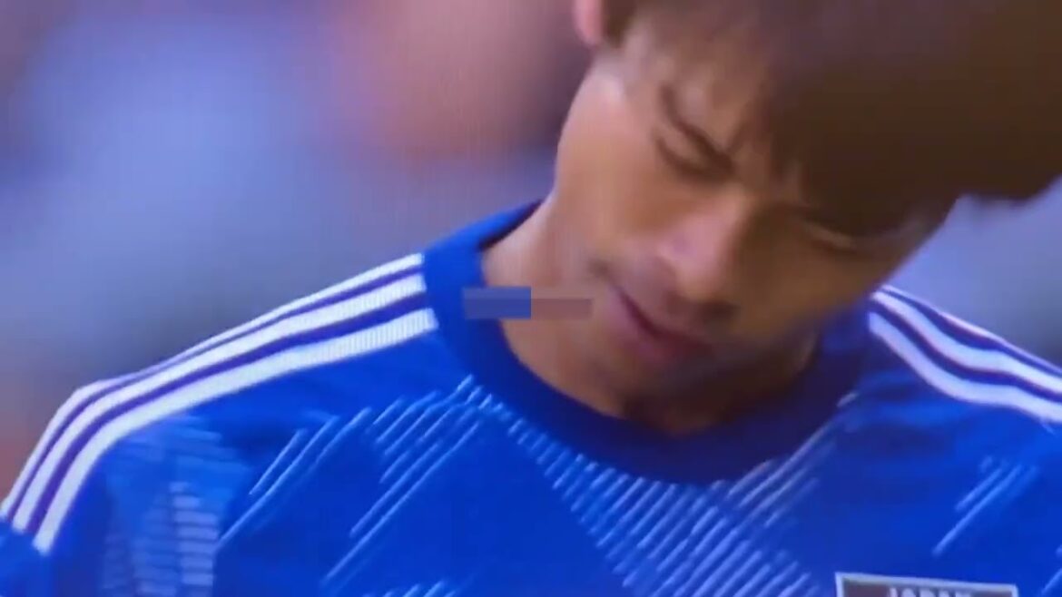 Kaoru Mitoma qui est irrité par Hiroki Ito