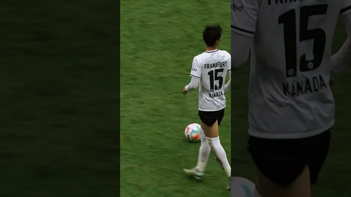 Glisse mieux qu'un but !  Daichi Kamada déballe la faux 🗡 #short
