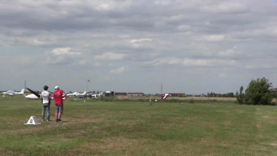 Hiroki Ito Hely 3D Radio Model Show 2012