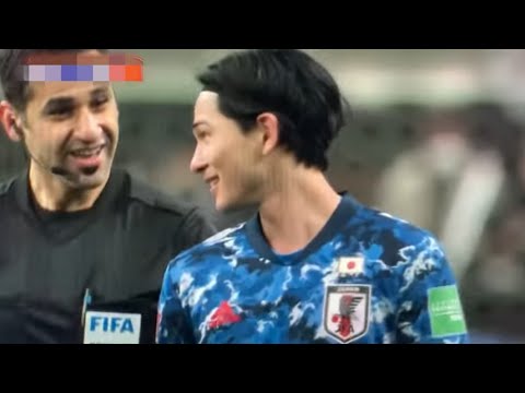 Les arbitres plus rapides que les joueurs (Takumi Minamino se fâche) Les arbitres plus rapides que les joueurs (Takumi Minamino se fâche)