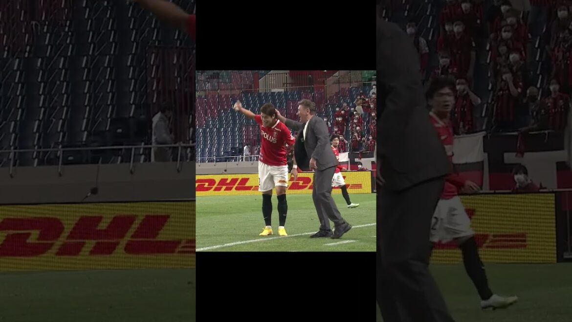 Le réalisateur Misha Hiroki Sakai caressant la tête du joueur 😊[Wacky Choice]20 octobre 2022 #shorts