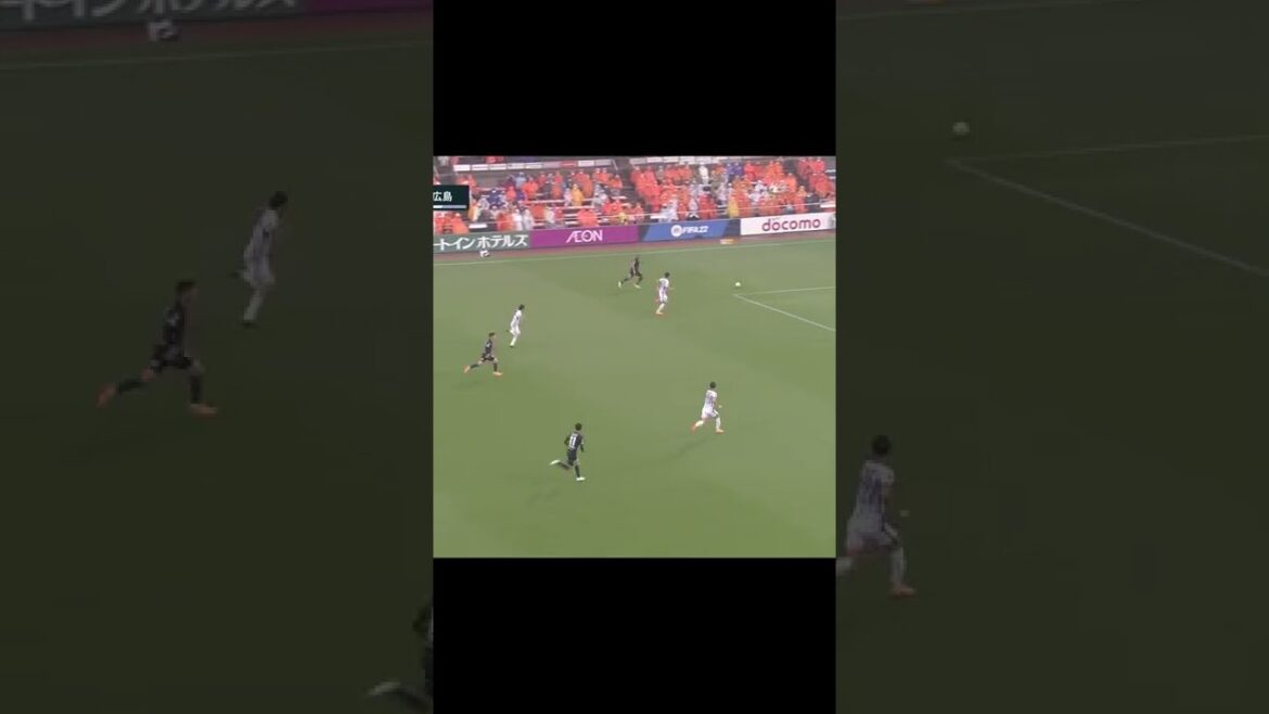 [Coup de pied qui devient le point de départ de l'attaque]Coup de pied de dégagement de l'équipe nationale du Japon Gonda[Clipping]8 mai 2022[Wacky Choice]#shorts