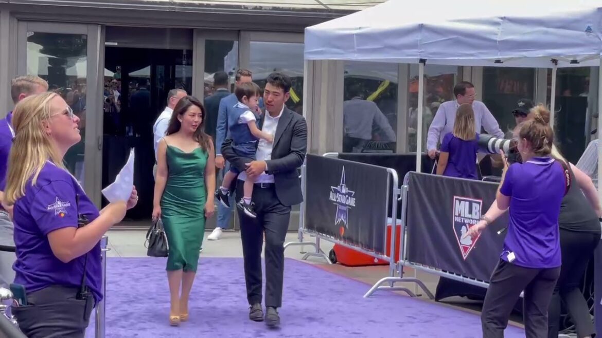 Pitcher Kikuchi au défilé du tapis rouge