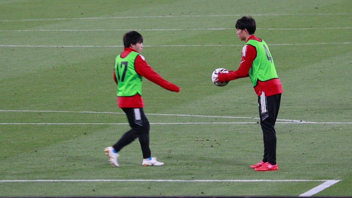 Échauffement U-24 Sun Koga Yuki Soma