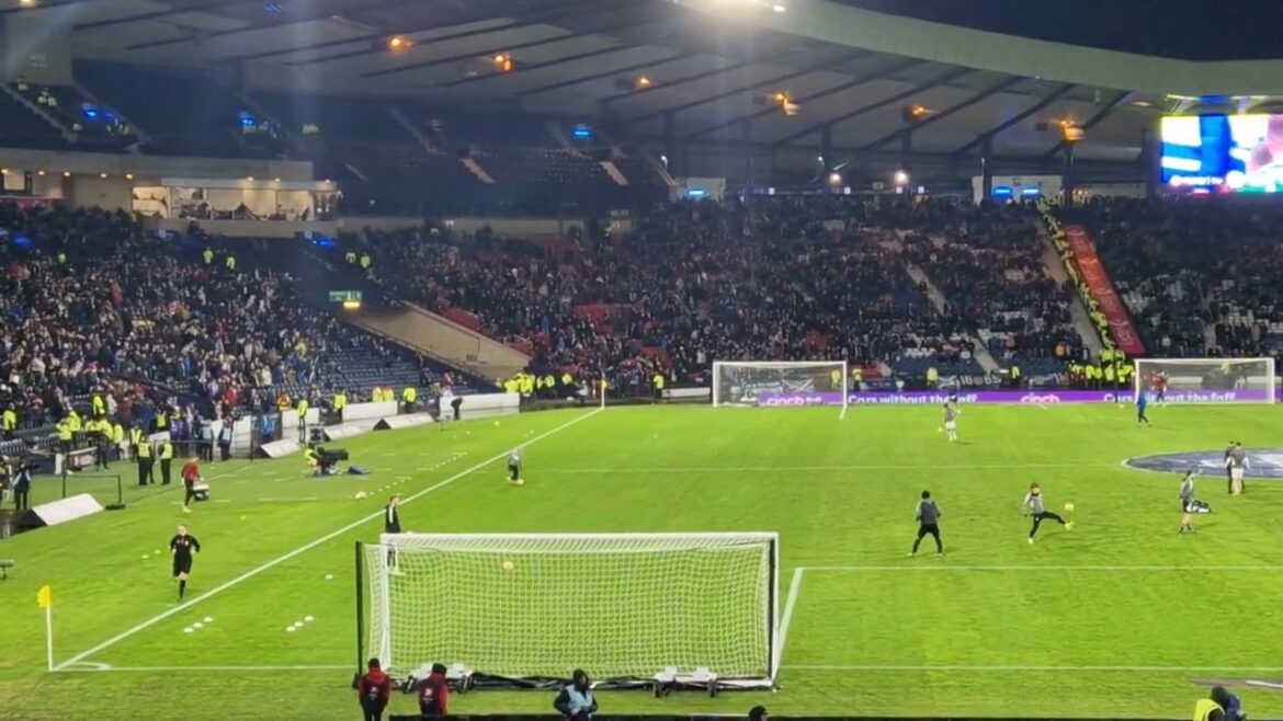 Daizen Maeda, échauffement solo spécifique à Daizen Maeda avec Harry Kewell.
