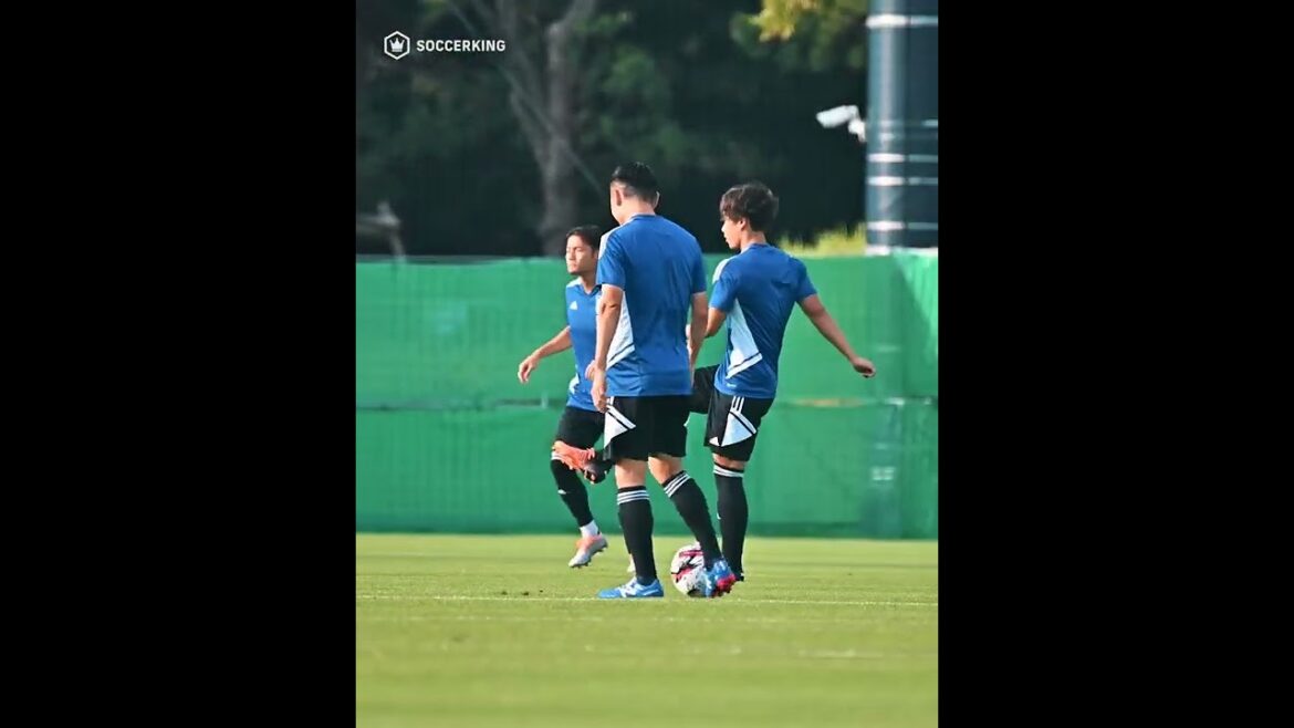 Le deuxième jour du camp d'entraînement de l'équipe nationale du Japon, avec le premier match de l'E-1 le lendemain. En tête du jogging se trouvent Shogo Taniguchi (Kawasaki Frontale), qui a été nommé capitaine, et Yokohama F. Marinos, qui est actuellement la plus grande force de l'équipe.  #Shorts