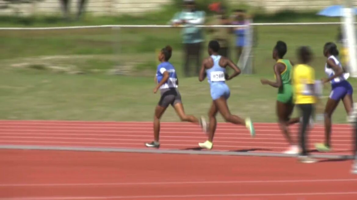 Classe 3 filles 800m à Douglas Forrest Invitational Meet