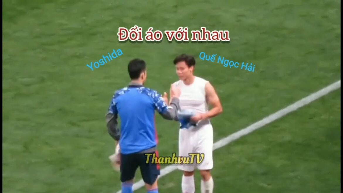 Maya Yoshida et Minamino échangent leurs chemises avec Que Ngoc Hai et Ho Tan Tai II 29 mars 2022 Maya Yoshida et Minamino échangent leurs chemises avec Que Ngoc Hai et Ho Tan Tai II 29 mars 2022