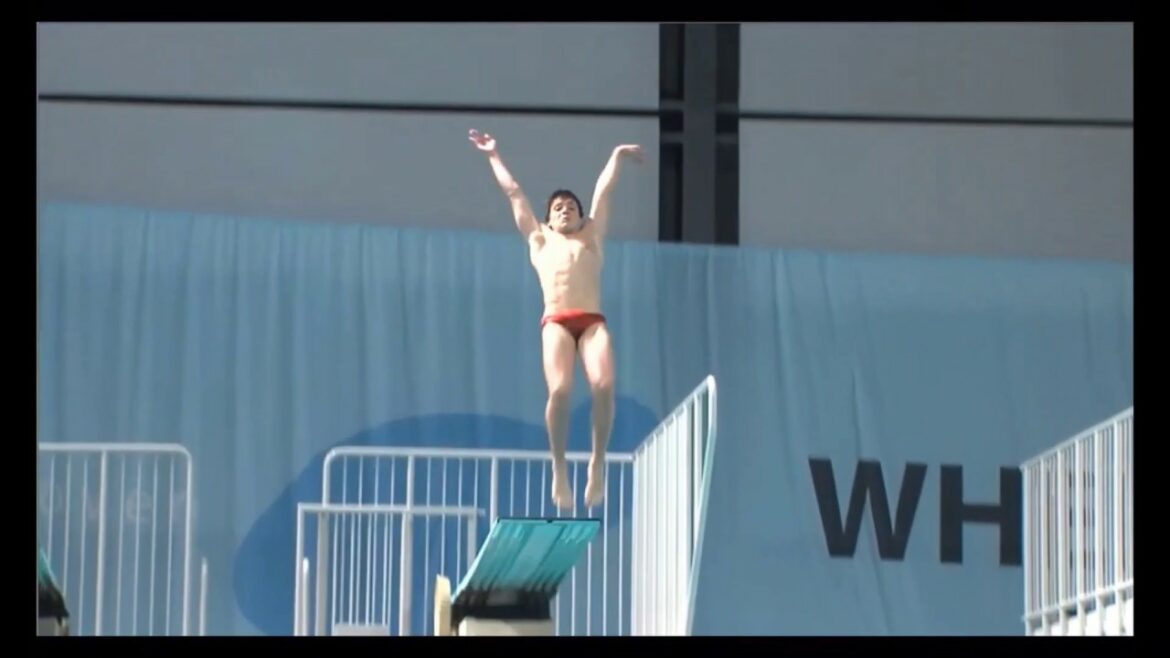 Culotte Delfina au design personnalisé portée lors d'une compétition internationale de plongeon par une plongeuse junior italienne