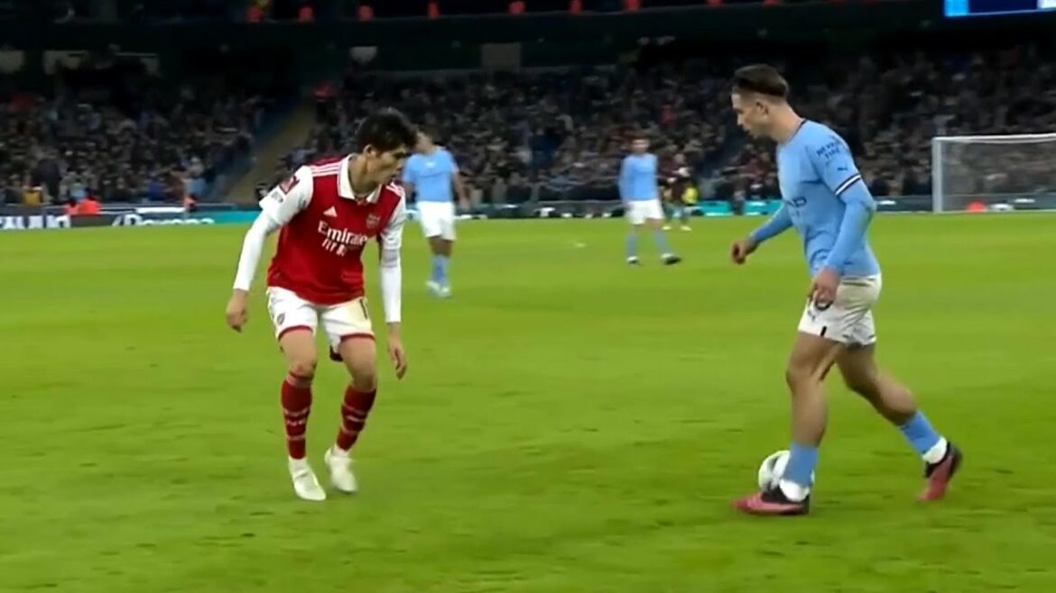 Rokonga, qui traîne les jambes d'Odegaard et lui fait perdre la tête, et Takehiro Tomiyasu, qui se débat seul