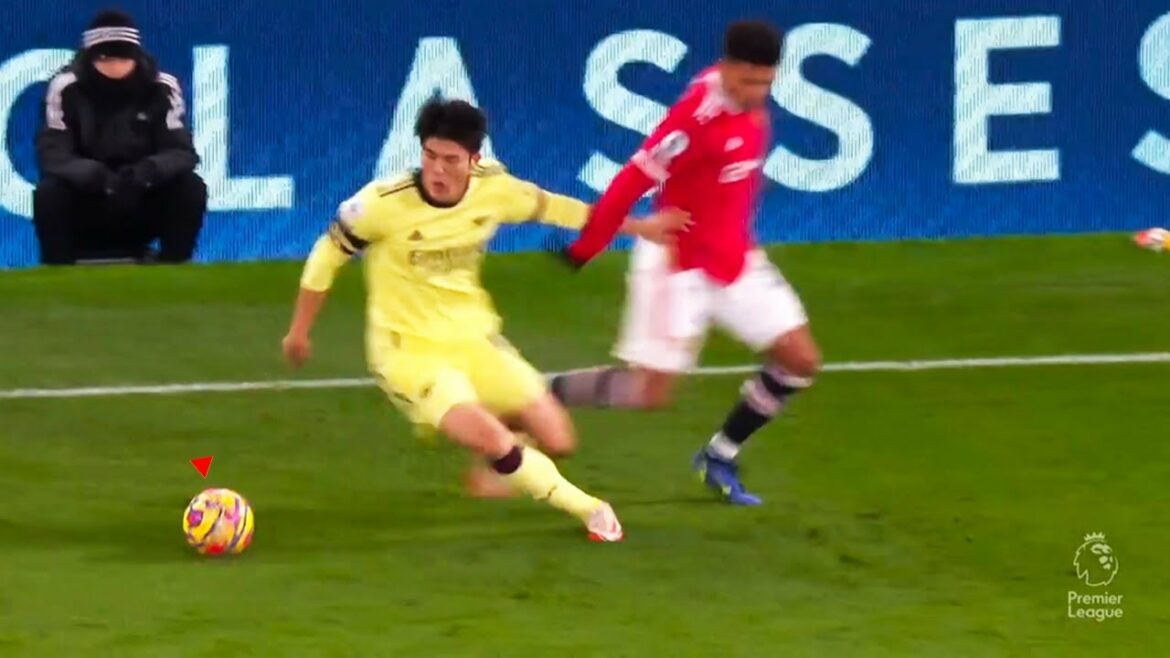 Takehiro Tomiyasu est IMPARABLE - 2021/22 - HD