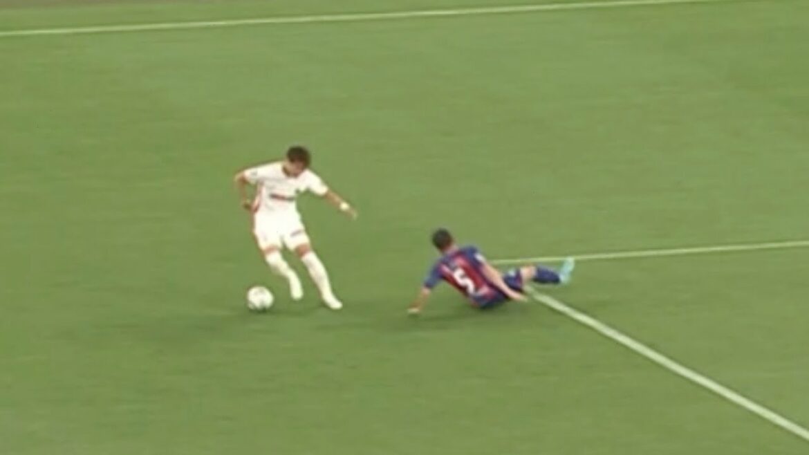 Yoichiro Kakitani qui fait que Nagatomo a des fesses deux fois