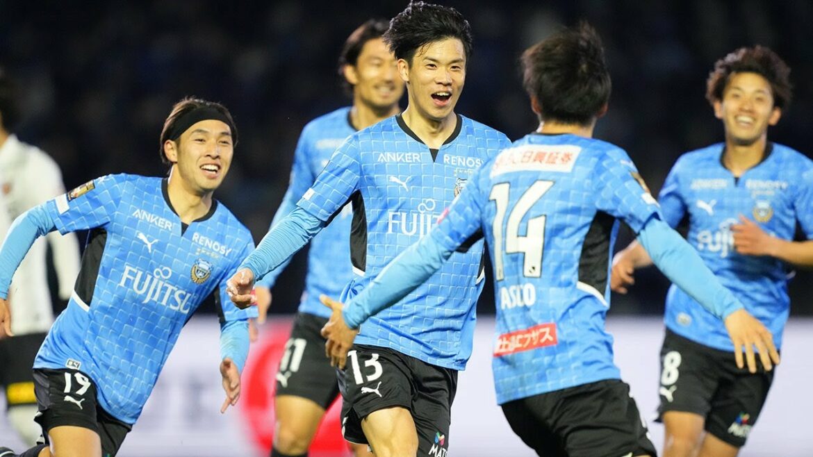 Mira Yamane a reçu une passe franche de Taito Wakisaka, qui a affronté l'avant avec une touche brillante, et Mirai Yamane a balancé son pied gauche, et l'équipe de tête de Kawasaki a réussi à retourner le ballon ![Objectif de ramassage dans la section 10]