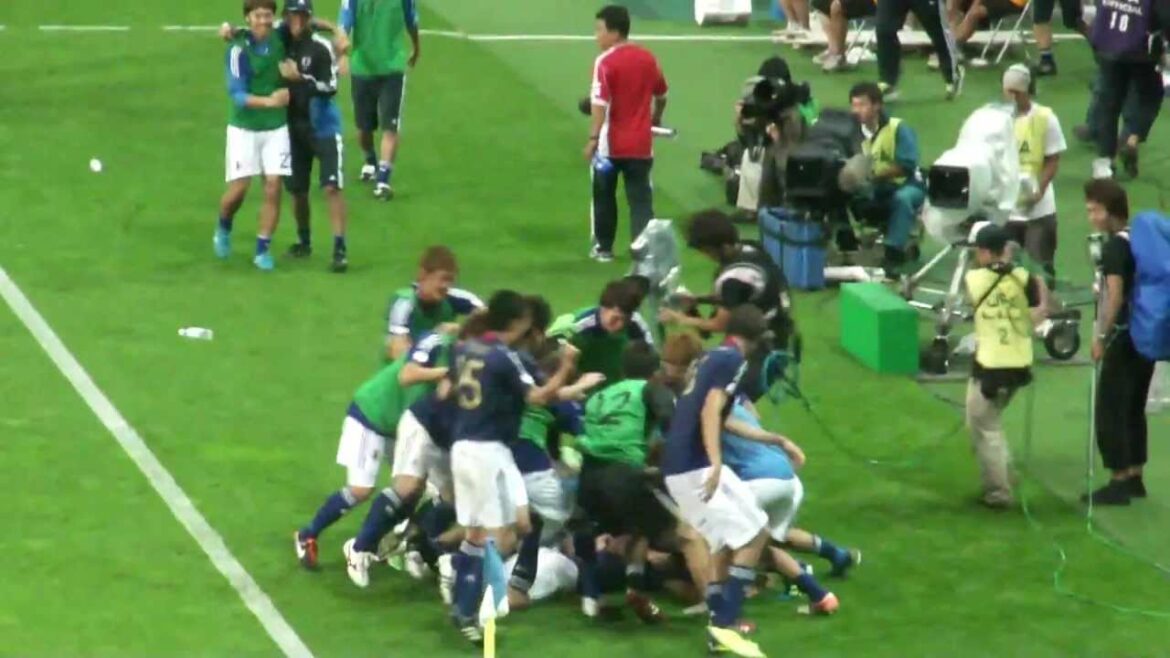 But de Maya Yoshida Équipe nationale du Japon contre l'équipe nationale de Corée du Nord 2 septembre 2011