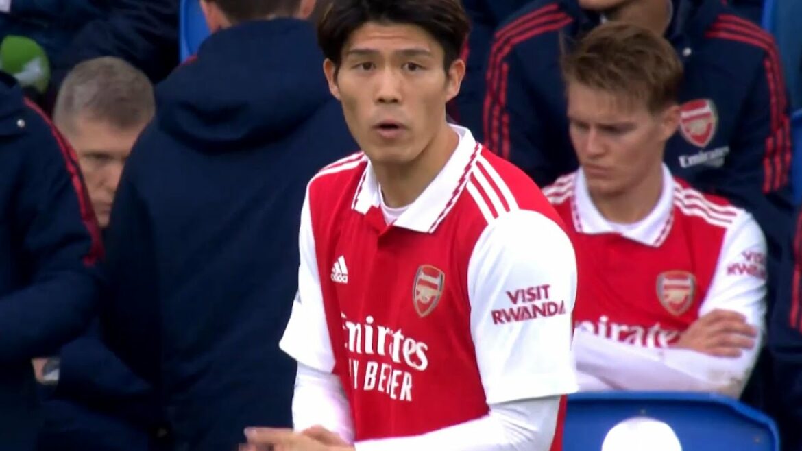 Takehiro Tomiyasu s'approche d'un retour à part entière dans la formation de départ en raison de la chute de Ben White