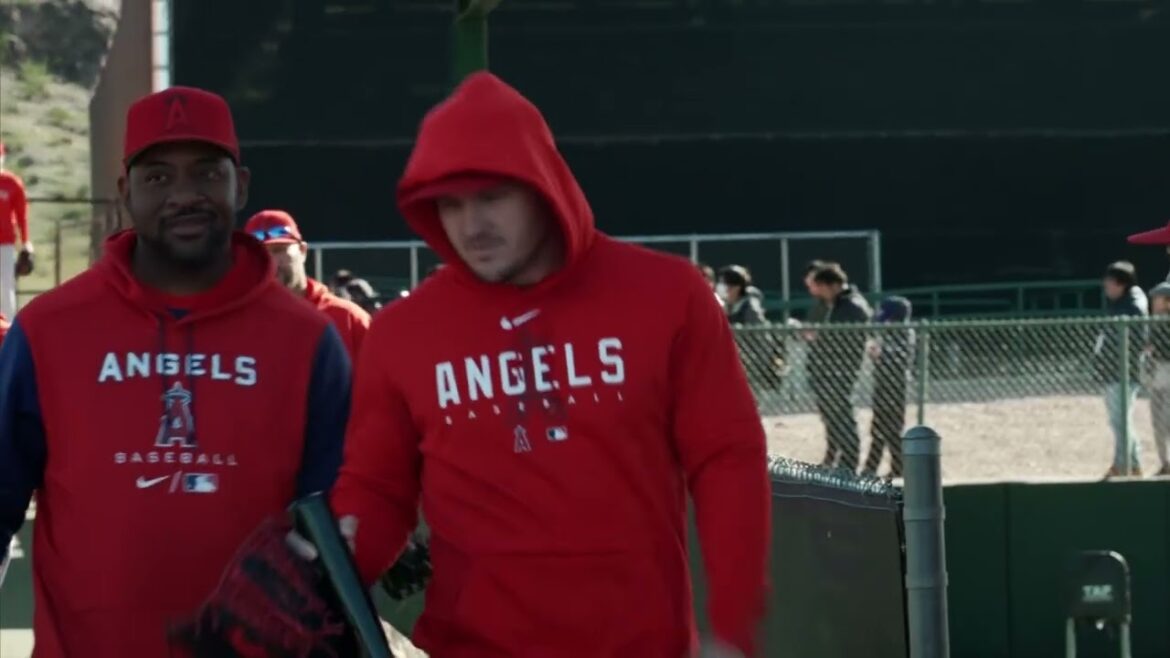 MLB |  Les Los Angeles organisent le premier entraînement d'équipe de l'entraînement de printemps |  Shohei Ohtani