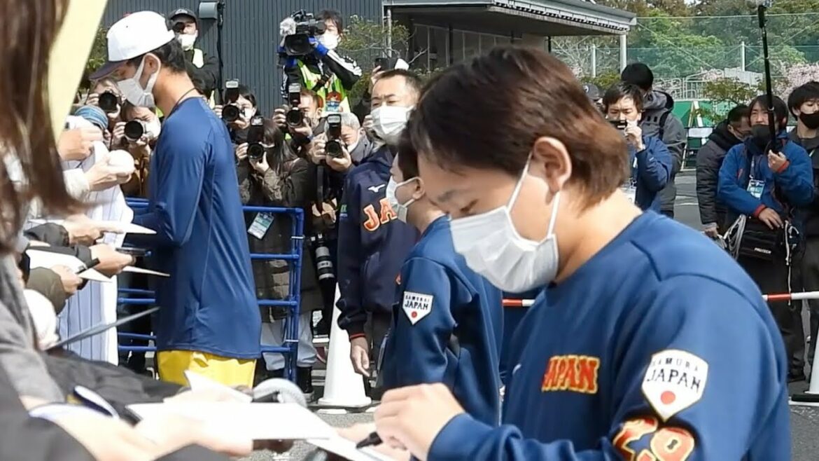 [Réponse de Dieu]Darvish Daiya Miyagi, séance d'autographes impromptue après l'entraînement des vacances[camp Samurai Japan Miyazaki]2023.2.20