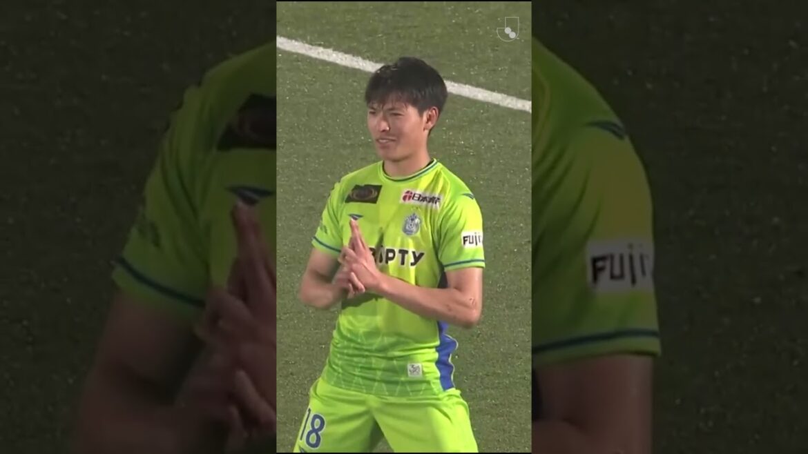 Shuto Machino avec CETTE célébration emblématique après son premier but de la saison !  🤩