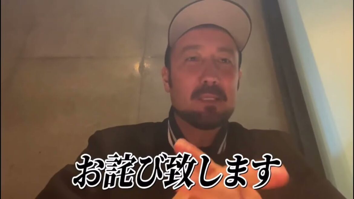 M. Torio a présenté ses excuses à Takuma Asano qui a contribué à vaincre l’Allemagne. M. Torio a présenté ses excuses à Takuma Asano qui a contribué à vaincre l'Allemagne.