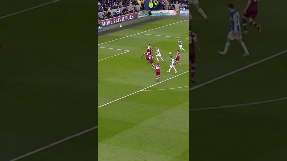 Mitoma glisse en troisième contre les marteaux