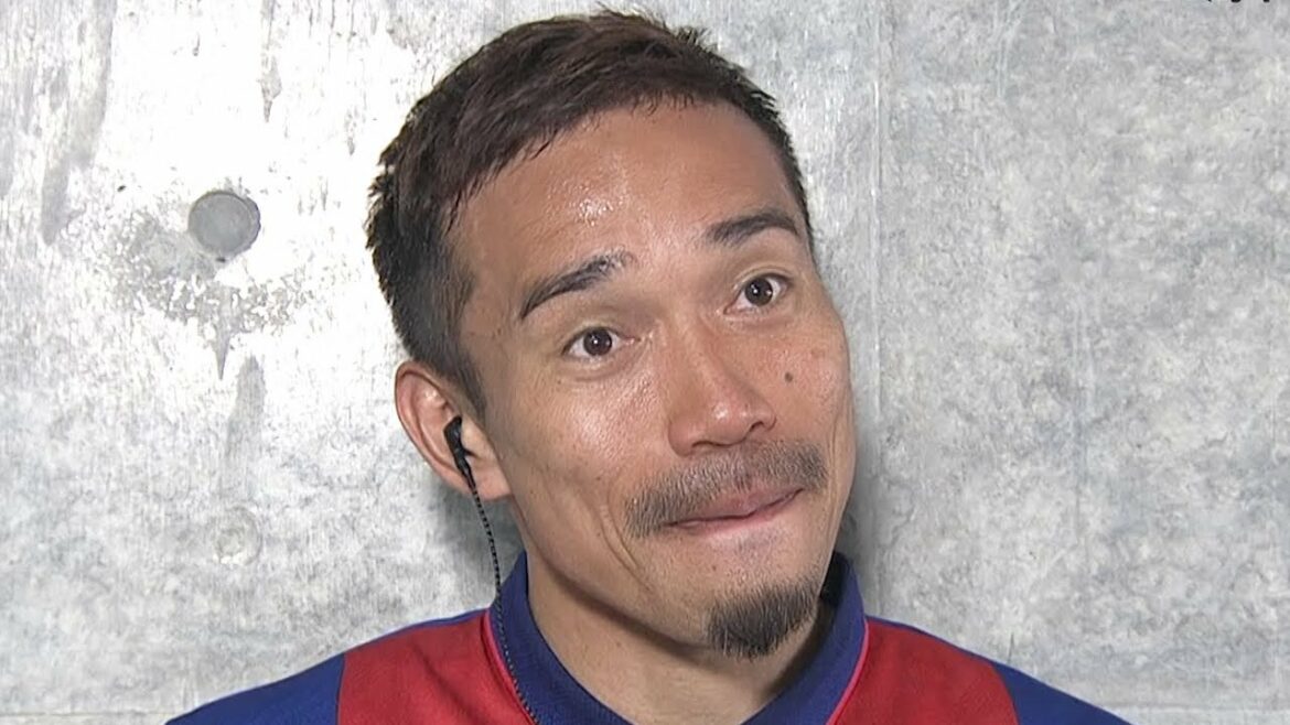 Yuto Nagatomo se retient de rire face à l'invitation flagrante