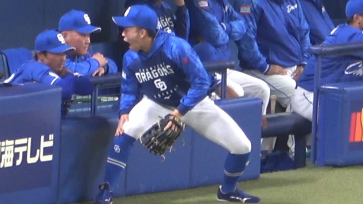 Okabayashi, qui a été touché par un lancer de Darvish, semble toujours souffrir, mais il va quand même bien (rires) (2023/03/03)