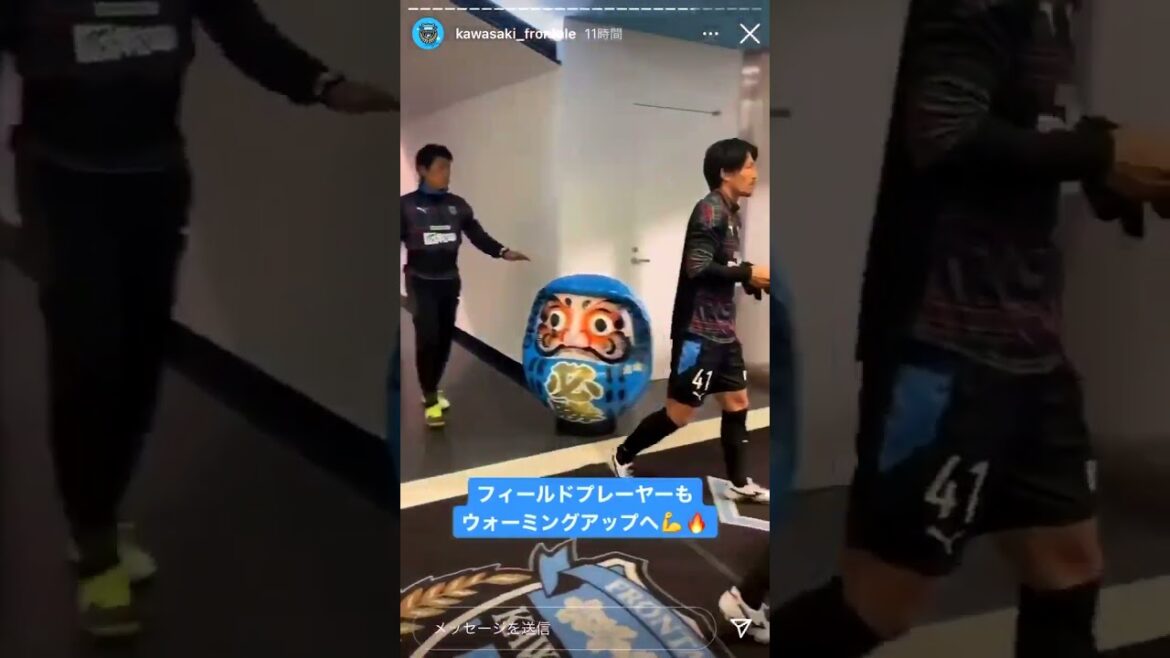 Kaoru Mitoma et Aoi Tanaka flirtent avant le match
