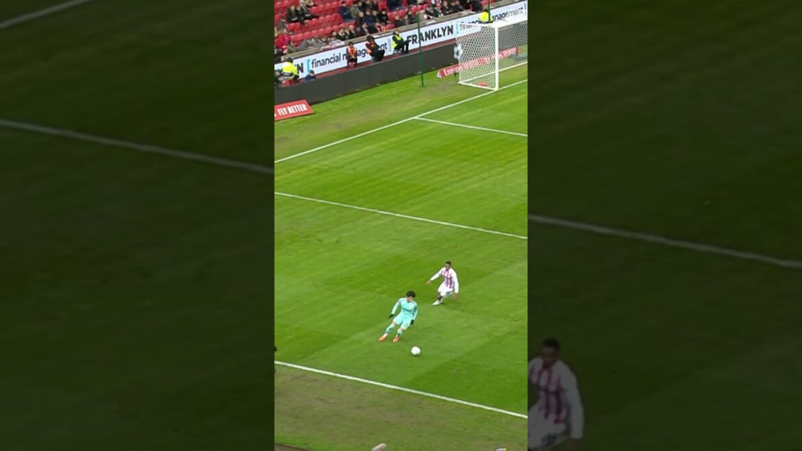 Contrôle du dos de Mitoma !