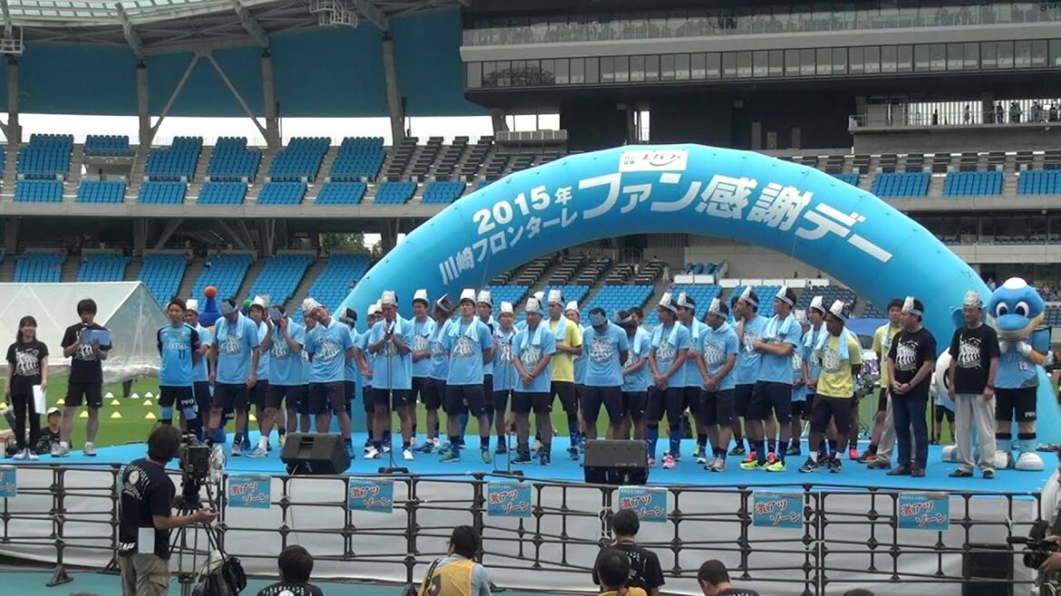 4 juillet 2015 Journée d'appréciation des fans de la Kawasaki Frontale 2015 [6/23] Salutations saisissantes (Ko Itakura, Koji Miyoshi)