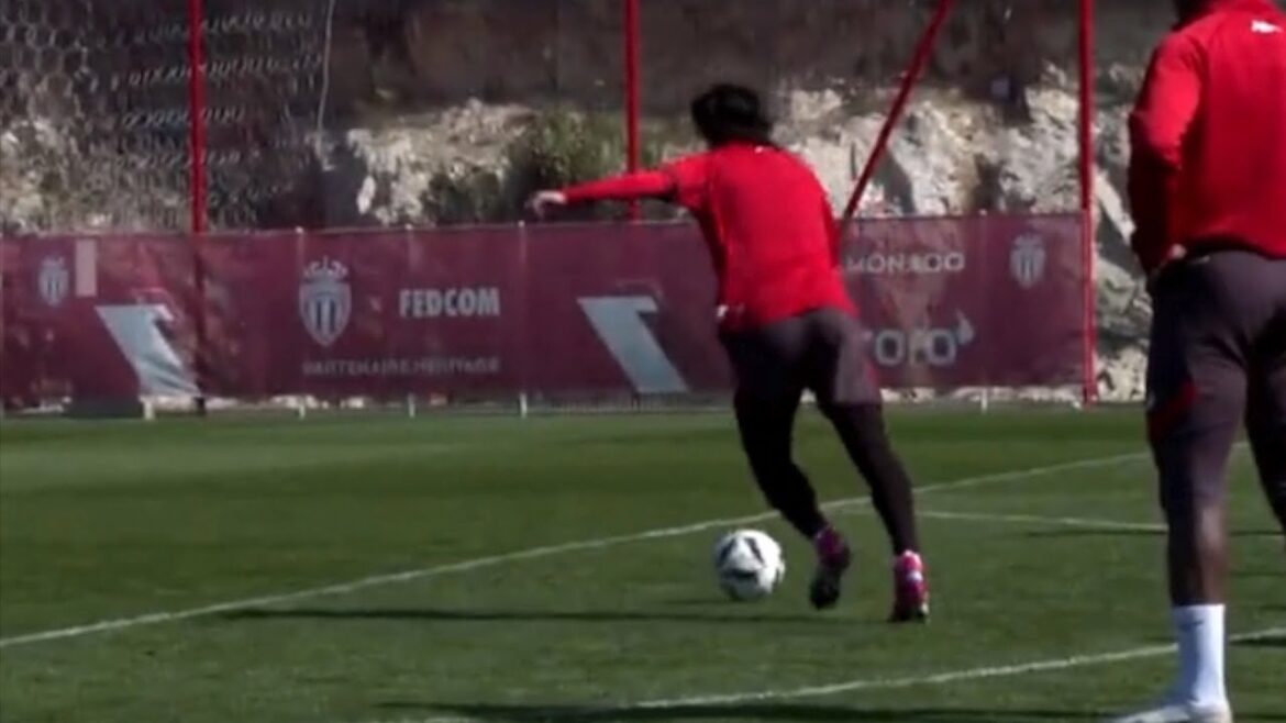 Entraînement de tir Monaco Takumi Minamino Vol.2 - Entraînement de tir Monaco Takumi Minamino