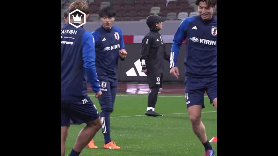 #Kaoru Mitoma Pass sens qui brille même à Rondo #shorts #samuraiblue #soccer king