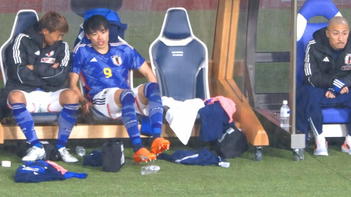 [Kaoru Mitoma]Conversation secrète avec Hidemasa Morita | Joueur post-changement contre l'Uruguay | Kirin Challenge Cup 2023 [2023年3月24日 国立競技場]