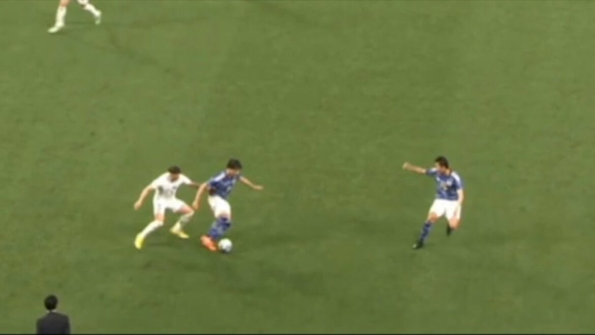 Kaoru Mitoma, qui ne matche pas avec Ito de la combinaison latérale gauche