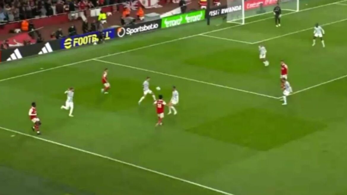 Takehiro Tomiyasu est battu par Arteta