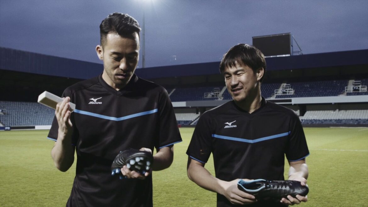 Shinji Okazaki et Maya Yoshida vous expliqueront les nouvelles chaussures "Rebula" de manière ludique !
