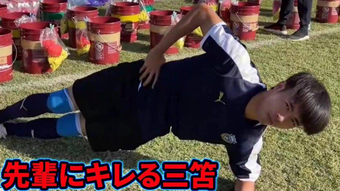 Kaoru Mitoma se fâche contre ses aînés pendant l'entraînement musculaire