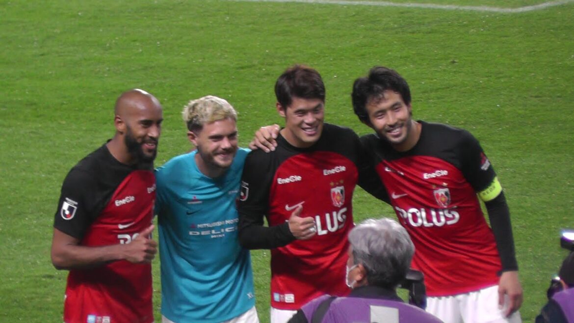 Moberg, Josecante, Inukai, Hiroki Sakai, salutations aux supporters Urawa Red Diamonds vs Kawasaki Frontale 24 mai 2023 J League Van Cup