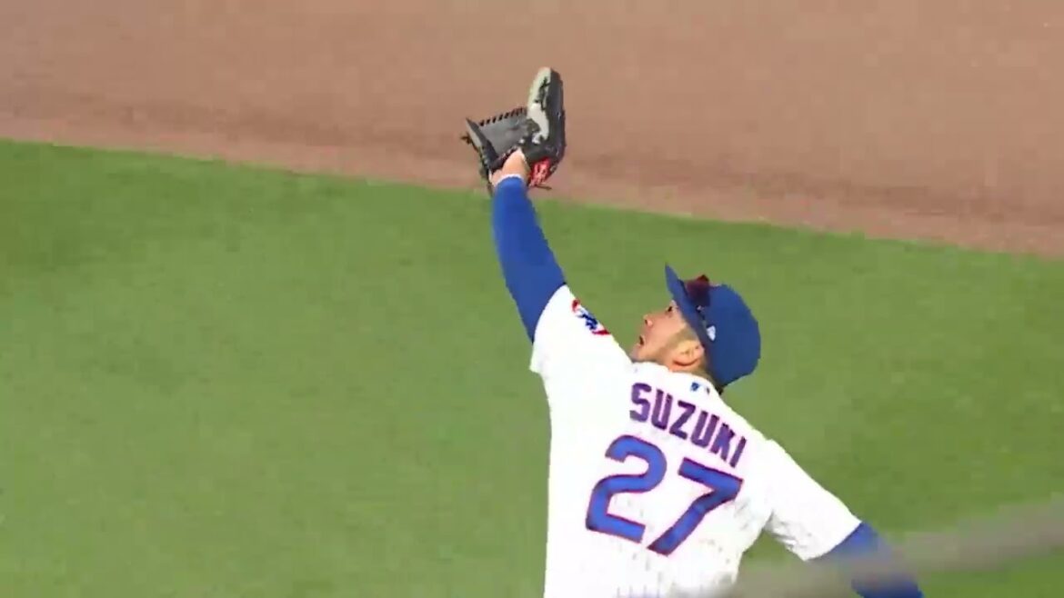 Seiya Suzuki court et fait une énorme prise