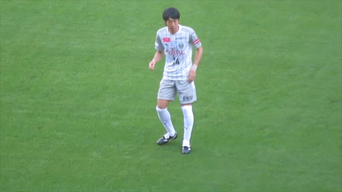 La passe en triangle de Kengo Nakamura, la routine d'avant-match de Hidemasa Morita, l'ambiance d'avant-match de Ryota Oshima2020/11/21 Oita Trinita Kawasaki Frontale Showa Denko Dome